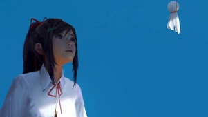 白衣衬衫女孩