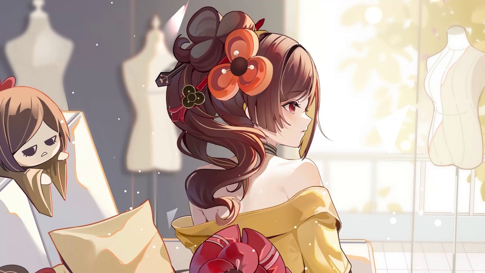 戴橙色花形发饰的露肩和服少女侧坐室内，背景暖光通透柔和。