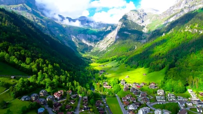 唯美航拍山下的村庄