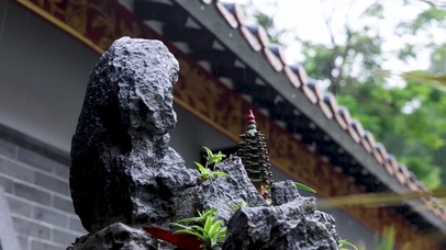 4K雨中假山