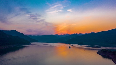 4K长江航道夕阳火烧云天空