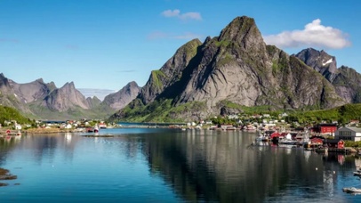 美丽风景唯美蓝天白云大山聚宝盆