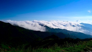 清晨高山云海