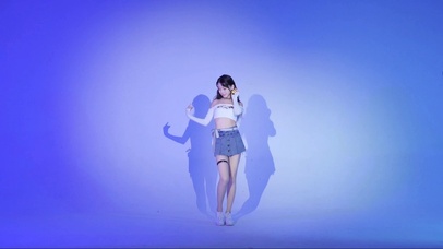 短裤美女热舞 