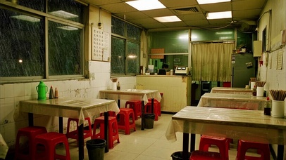 【雨景】夜雨中的路边小饭店