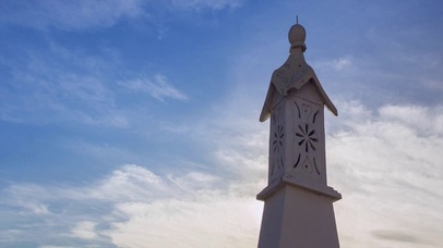 4K 高清 云朵下的建筑物