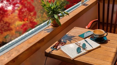 舒适的窗边角落