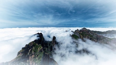 唯美治愈群山叠嶂云层环绕山峰