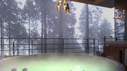 雨天舒适的温暖浴缸