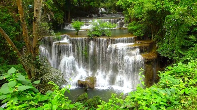 绿林山涧瀑布
