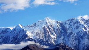 雪山云雾