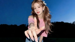 可爱夜晚女孩