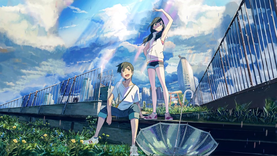 日系动画画面，两名少年少女在城市天台上，左侧少年坐于平台边缘，右侧少女抬手，地面倒放着透明雨伞，空中落雨，云隙透出光束，远处是东京城市建筑群。