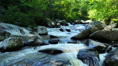 山涧流水