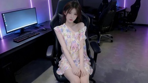 电竞椅上女孩