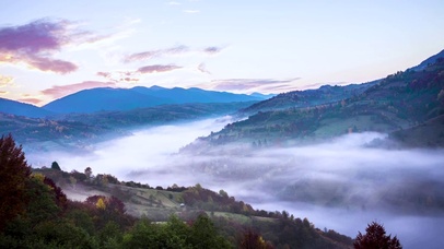 4K 高清 云层缥缈的山峰