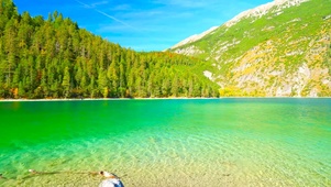 夏日高山湖