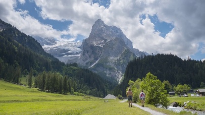 【4K】明媚阳光下的巍峨雪山
