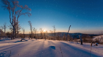 雪山落日