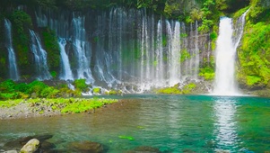 石壁流水瀑布