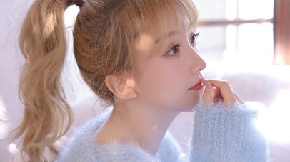 白嫩吊带尤物美女