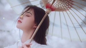 古风白衣女子