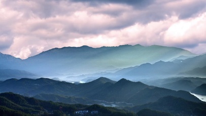 山峰云雾
