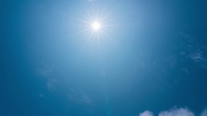 4k夏季正午太阳天空云层