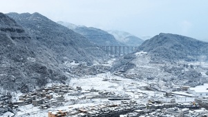 4K航拍大气云贵高原极寒雪景