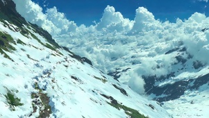 蓝天阳光重云山谷