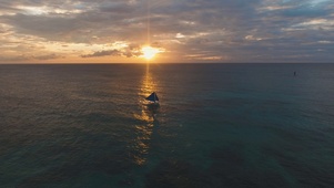 夕阳下的帆船