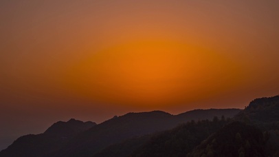 日出山峰自然风光