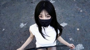 阳光下的少女