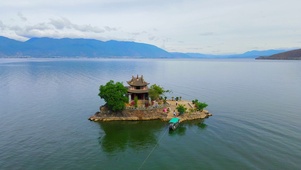 湖中古建筑