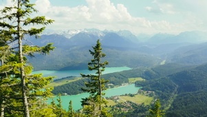 航拍山川湖泊