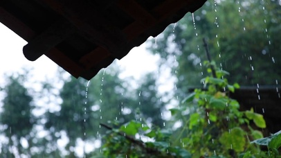 屋檐雨滴