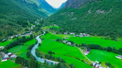 航拍唯美山地村落