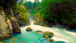 山涧流水
