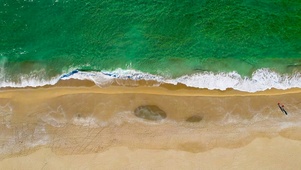 俯瞰海滩海浪