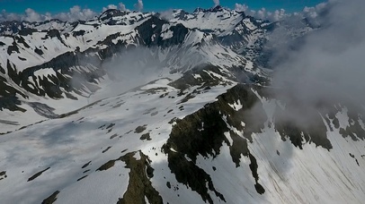 【4K】鸟瞰巍峨雪山群