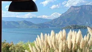 窗外神山美景