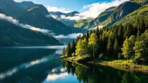 云山翠谷静湖