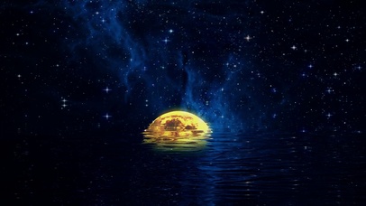 唯美金色月上升海平面