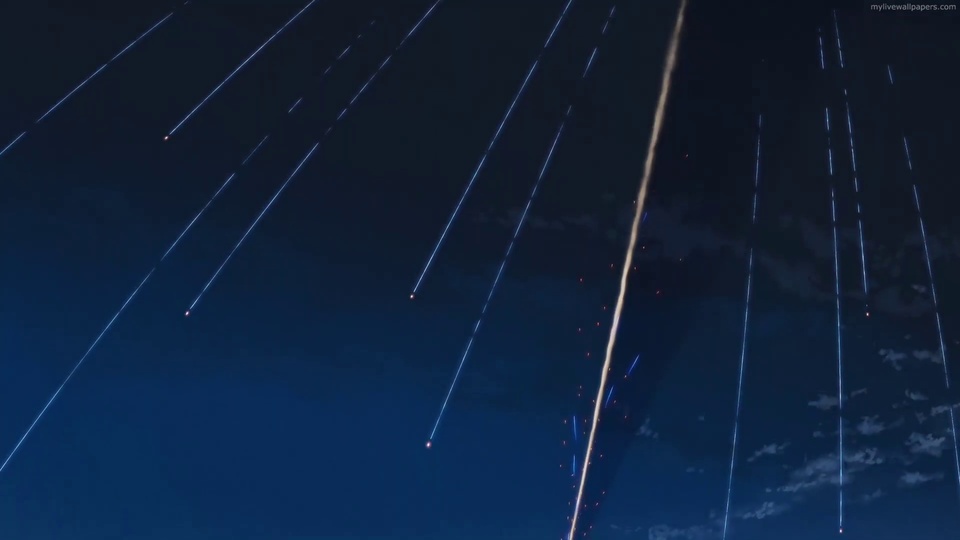 深蓝色夜幕上流星群拖曳亮白尾迹划过，右侧悬着一道暖金粗长流星光轨