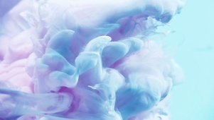 4K 高清 水中的蓝粉色墨水