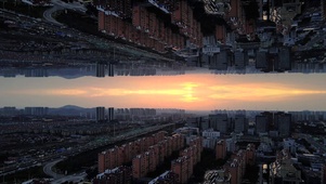 4K傍晚城市夕阳倒影