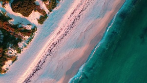 紫调浅滩与蓝海航拍壁纸