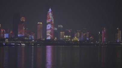 武汉江景霓虹灯水面