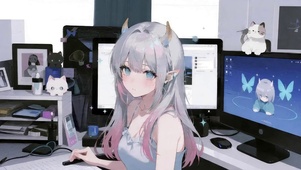 电脑前的小龙女