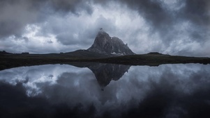 镜中山
